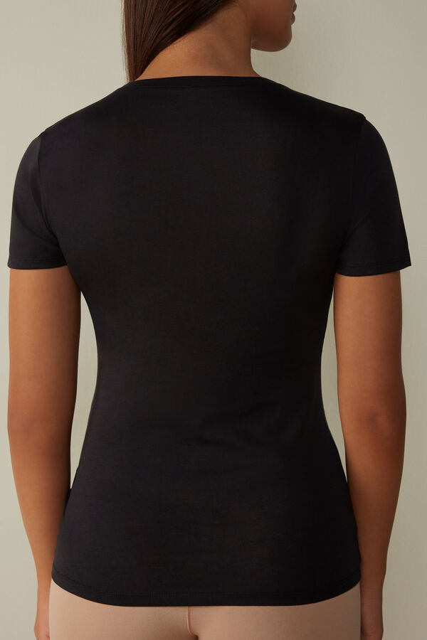 Intimssimi Short-Sleeve T-shirt in Ultrafresh Supima® Cotton Black | XUSBH58750