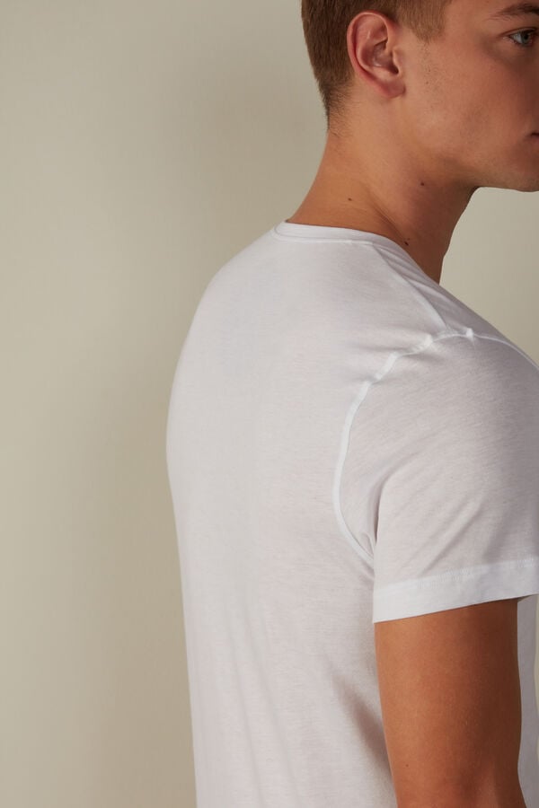 Intimssimi Short-Sleeve V-Neck T Shirt in Extra-Fine Supima® Cotton White | UUSTG23435