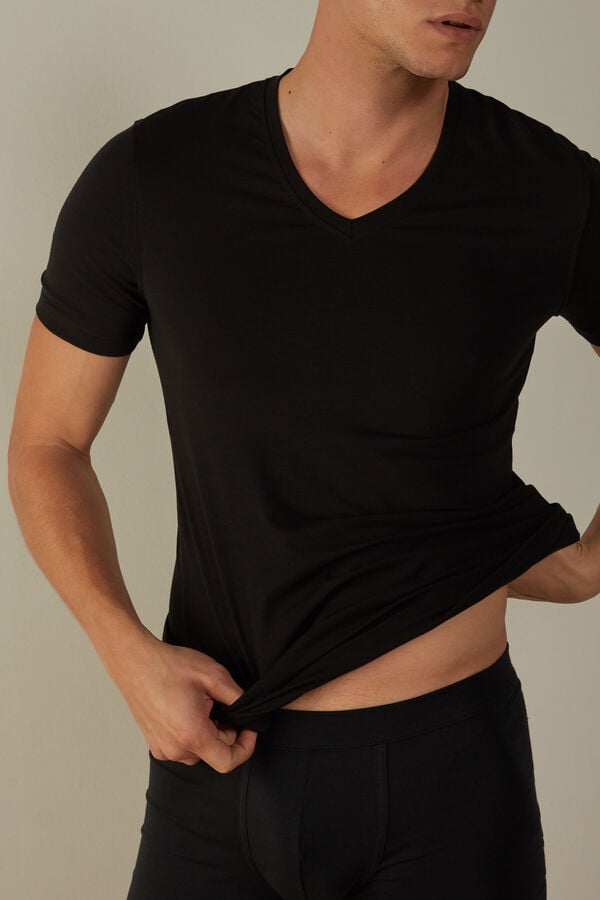 Intimssimi V-neck T-shirt in Stretch Supima® Cotton Black | XUSGW19078